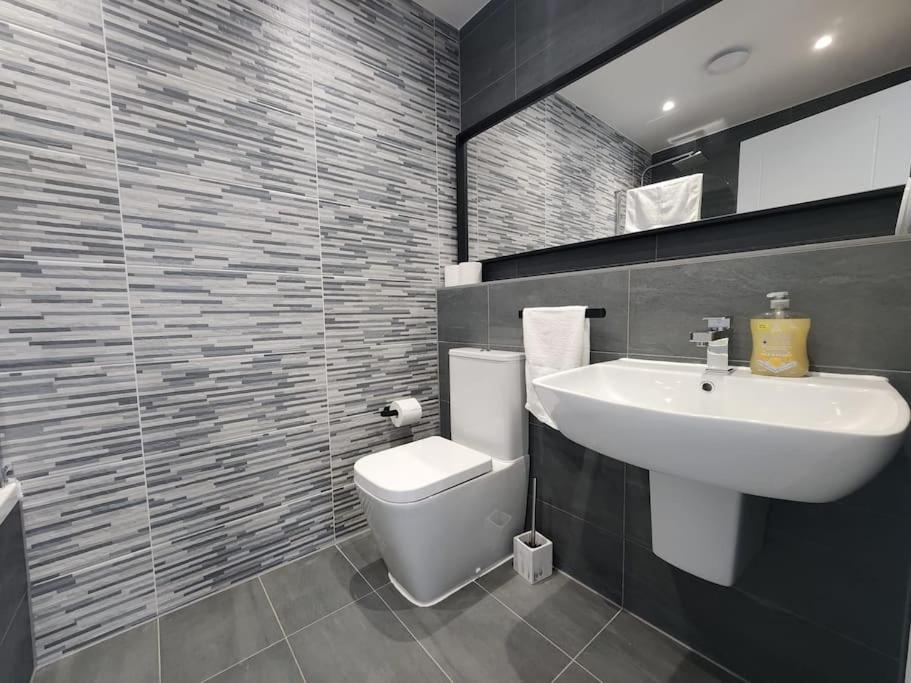 Paradigm Court, Modern 2-Bedroom Apartment F2, Oxford Dış mekan fotoğraf