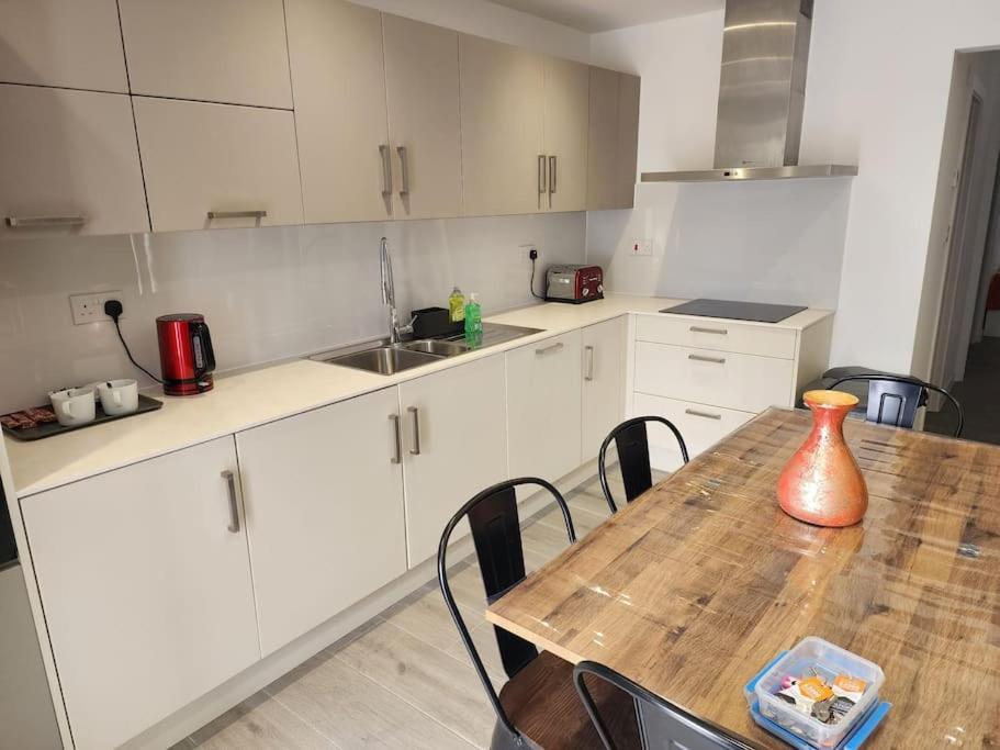 Paradigm Court, Modern 2-Bedroom Apartment F2, Oxford Dış mekan fotoğraf